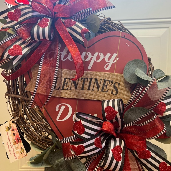 Valentine’s Day grapevine wreath - Picture 6 of 7